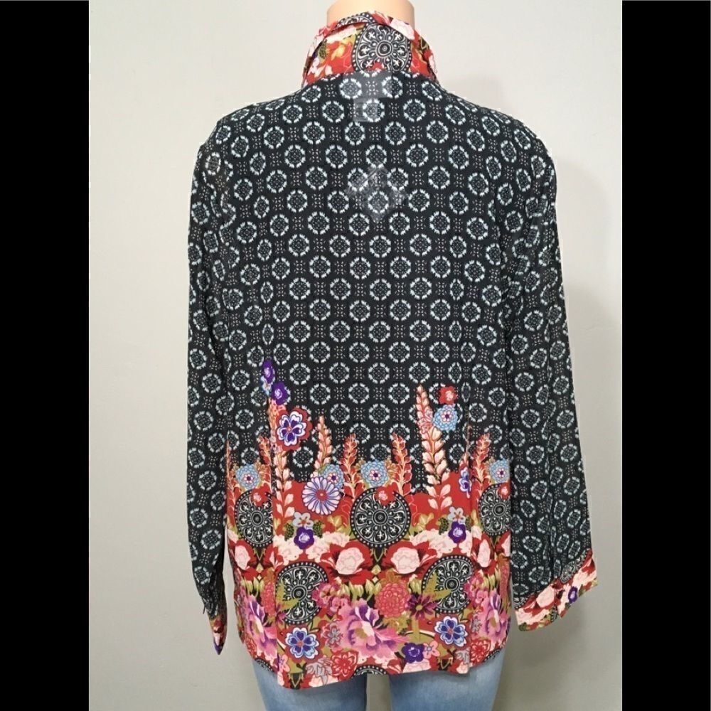 Floral blouse. NWOT  - Picture 4 of 7